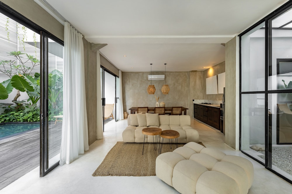 4BR Luxe Pool Villa Canggu near Finns view 2