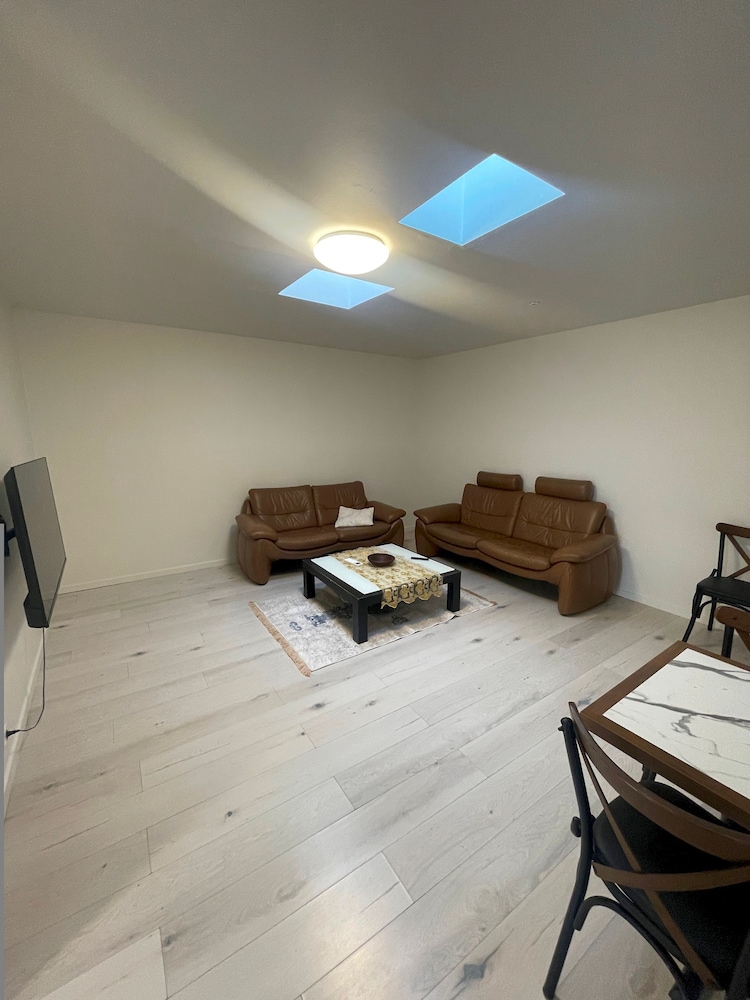 Cozy Backhouse With Large Private Garden