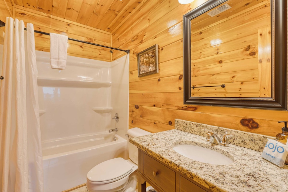 100 Guests Blackthorn: Sister Smokies Homes Luxury Mountain Retreat