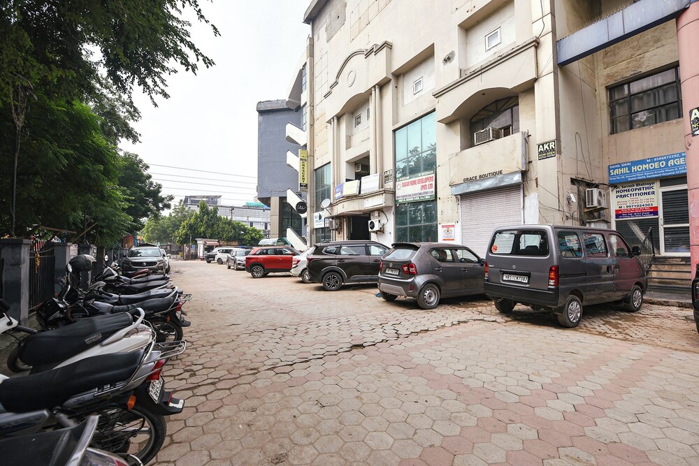 Fabhotel Crescent