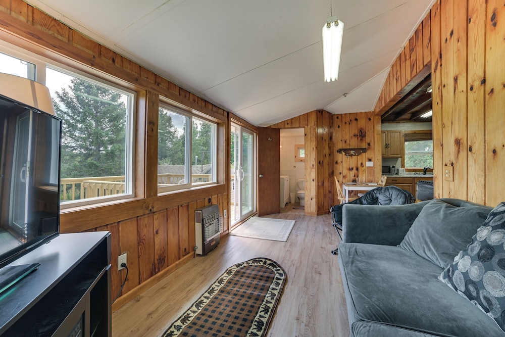 Cozy Lupton Cabin Near Trails & Lake