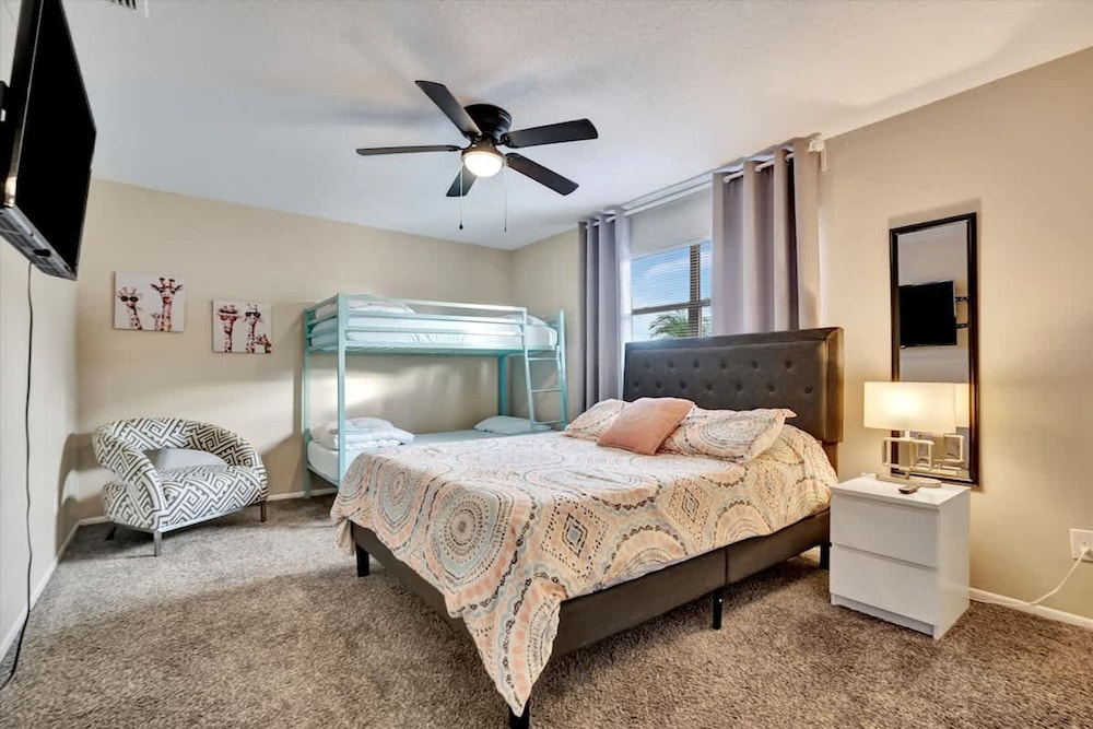 Heated Pool 3b 2b Home 10 Mins to Beach