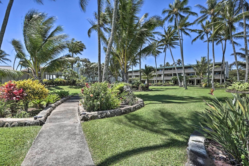 Hawaii Haven: Condo w/ Community Pool, Ocean Views view 3