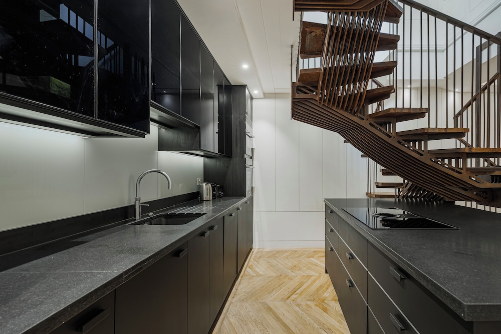 Spacious 5 Bdrm Townhouse in Camden