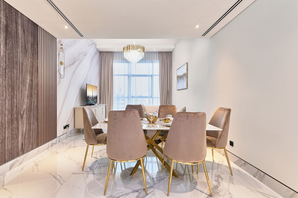 GLOBALSTAY. J One Tower Apartments