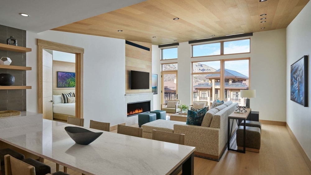 Contemporary 3 Bedroom Luxury Ski In, Ski Out Residence in Snowmass Base Village