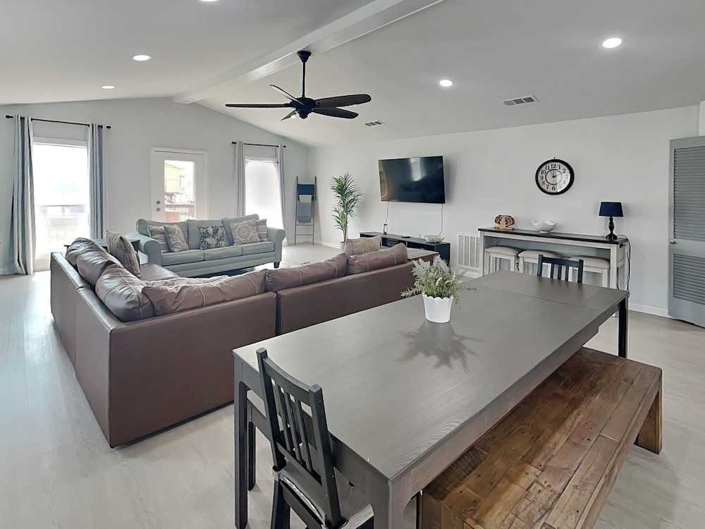 Surfside Casa de Playa by Ryson Vacation Rentals