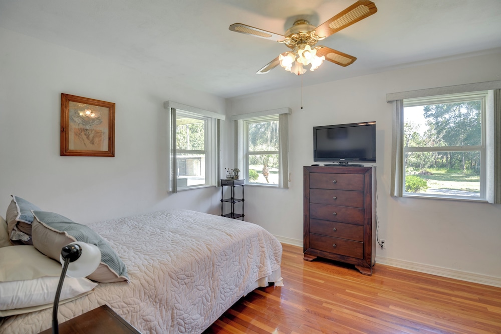 Private 3-acre Retreat w/ Game Room in Bunnell!