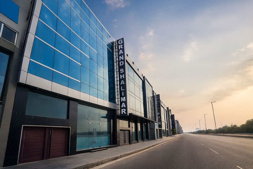Hotel Grand Shalimar by JMD Group