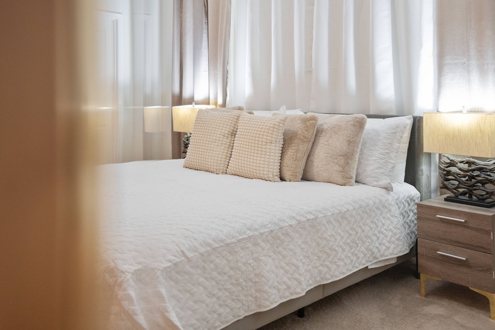 Brand NEW Luxury 10bedrooms At Windsor Island