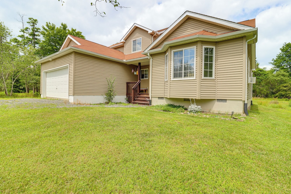 Family Retreat w/ 2 Game Rooms & Deck in Long Pond