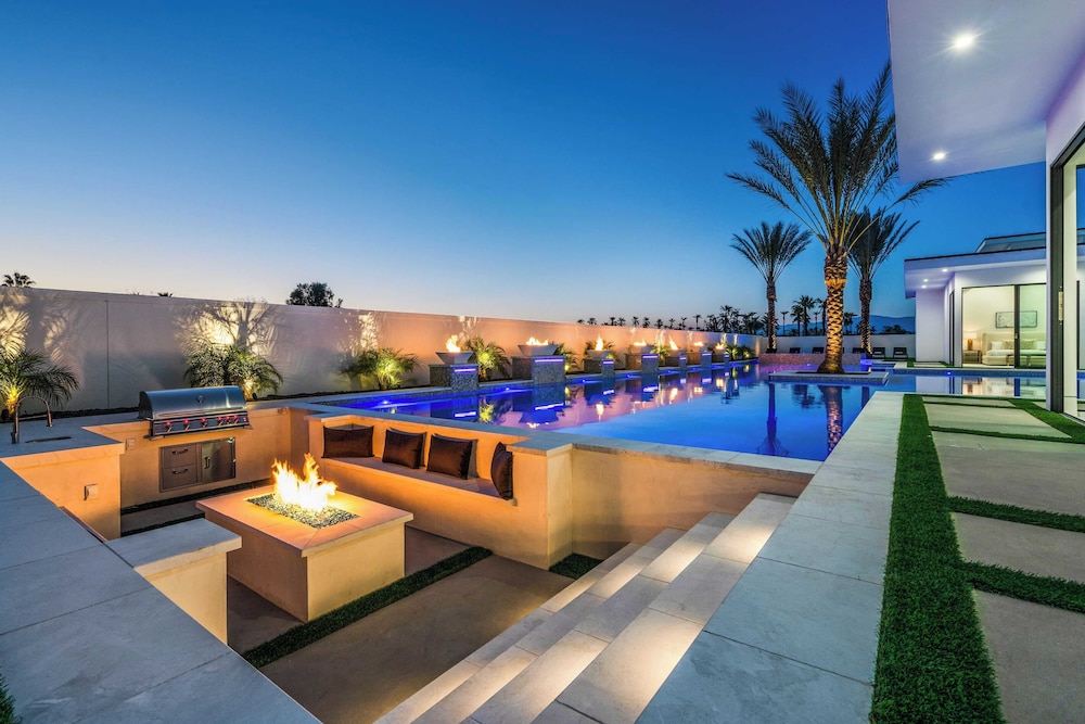 Pool, Hot Tub & Putting Green Minutes From Dining & Golf Bravo Villa #13 by Avantstay