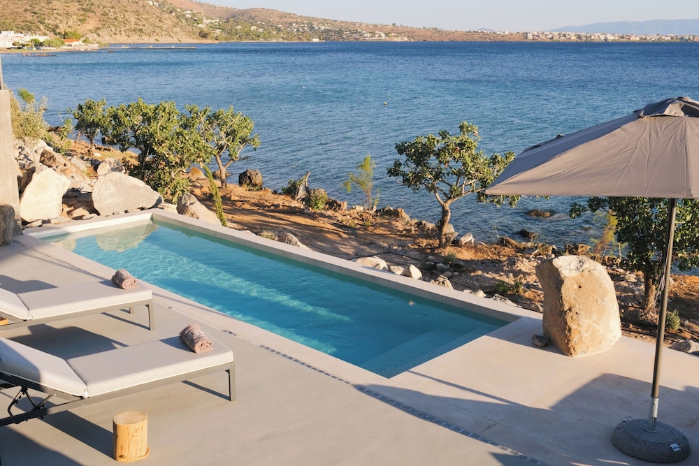 Floating Cubes Villas Aegina view 3