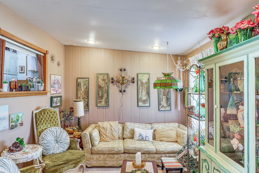 Quiet Dolan Springs Home w/ Patio, Mountain Views!
