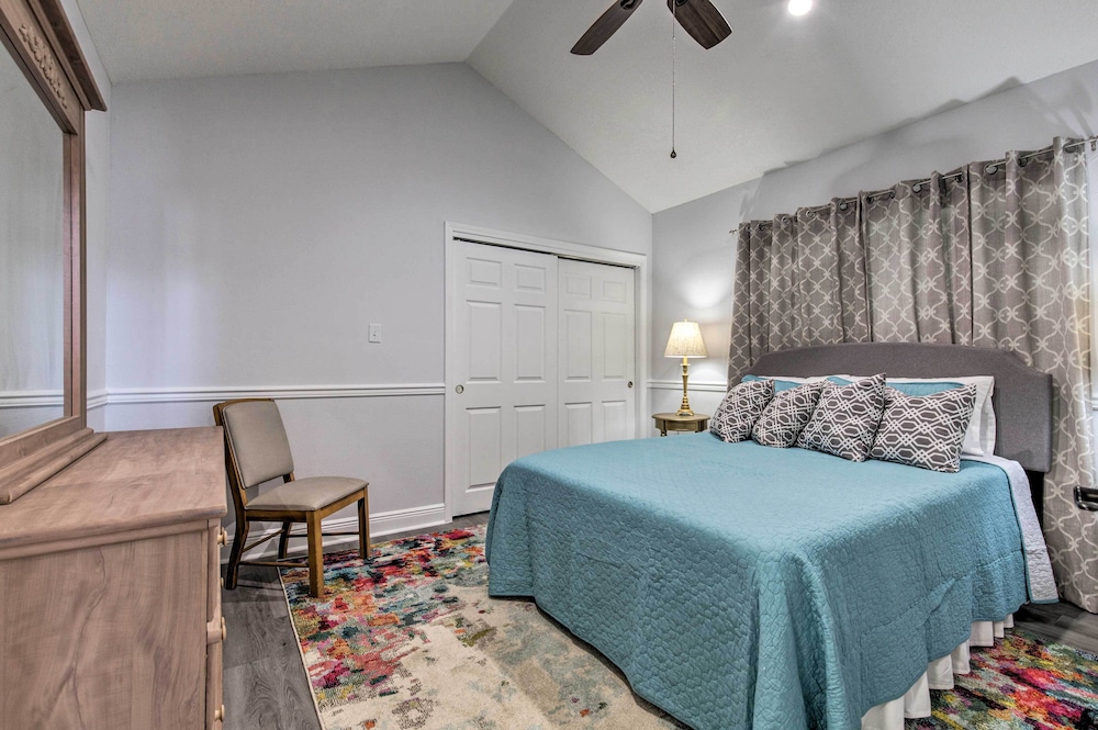 Downtown Ocean Springs Duplex w/ A/C 1 Mi to Beach view 4
