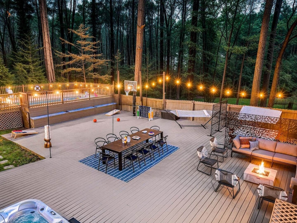 ATL Patio Paradise Pool Hottub Theater Gmrm B-ball