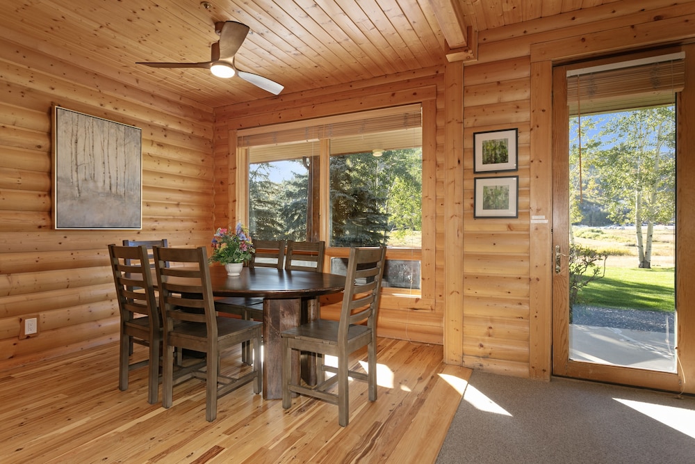 Bristlecone at Deer Valley Resort - Three Bedroom Condo with Hot Tub #201 3 Condo