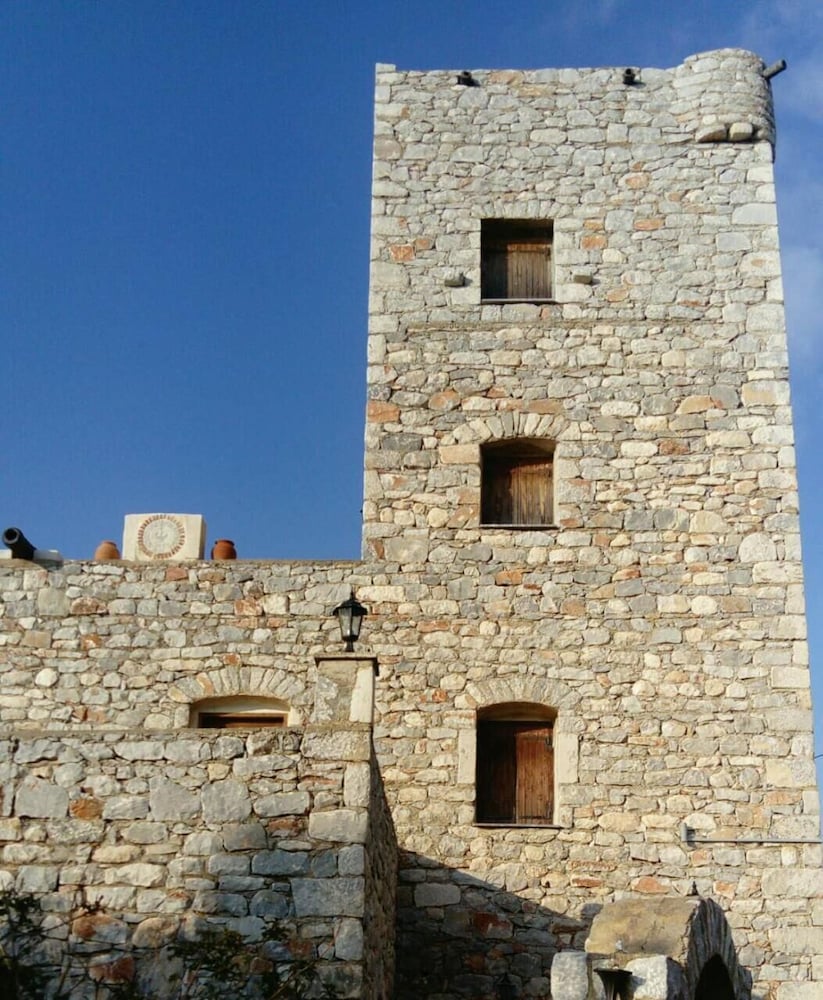 Charouda Stone Tower en East Mani