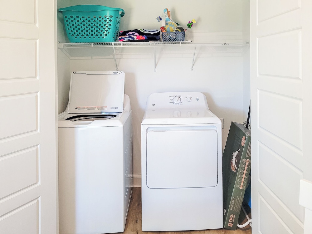 Stylish, Brand NEW 3 Bed Cottage, Beach Front, DOG Friendly!