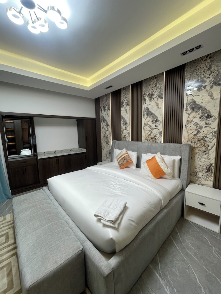 Sujimoto Residences Precious