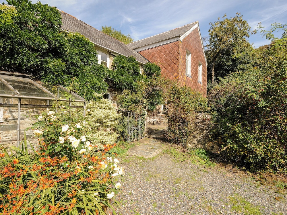 Carneadon Farmhouse
