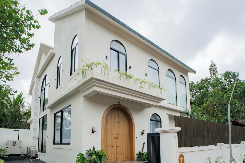 ELIVAAS Ekam | Luxe 4 BHK Villa With Pvt Pool & Patio