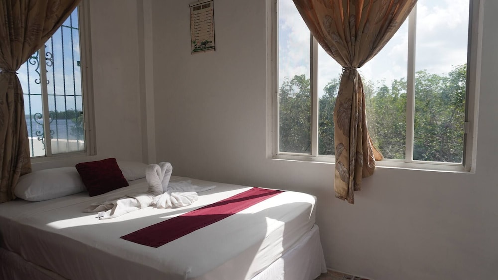See Belize Waterside Sea View 2-bedroom Apartment w Balcony, Pool & Deck 2nd FL