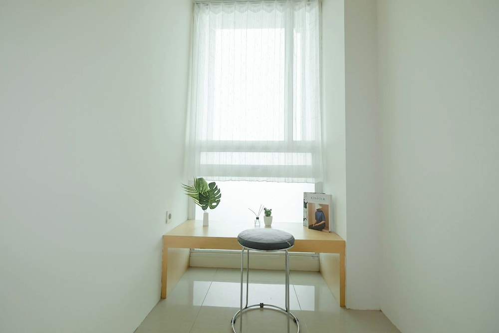 Good Location 2Br Apartment At Woodland Park Residence