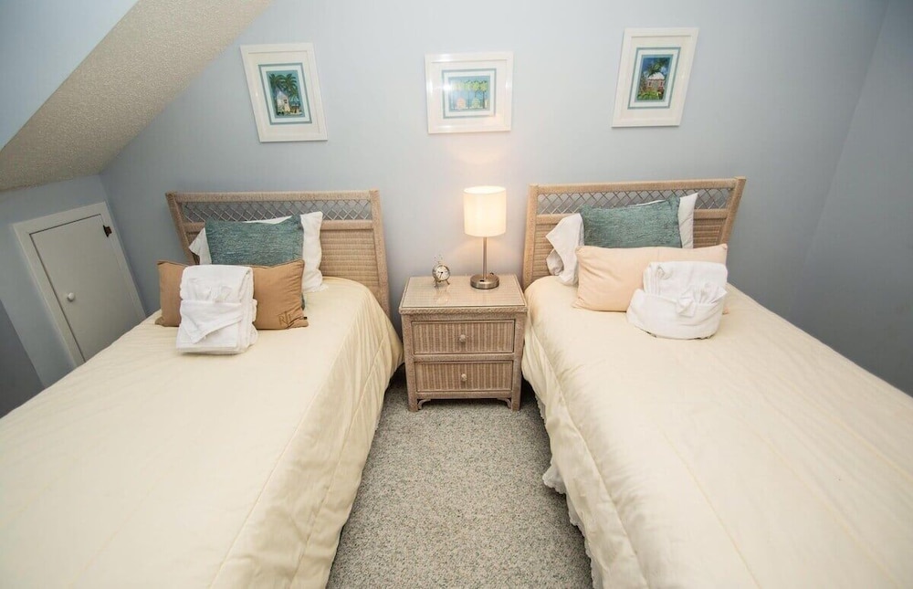 West Hyde Park 2e 2 Bedroom Condo