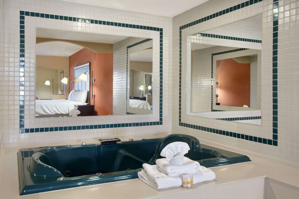 Marshall Vacations - Days Inn by Wyndham Longview South - Property Image 5