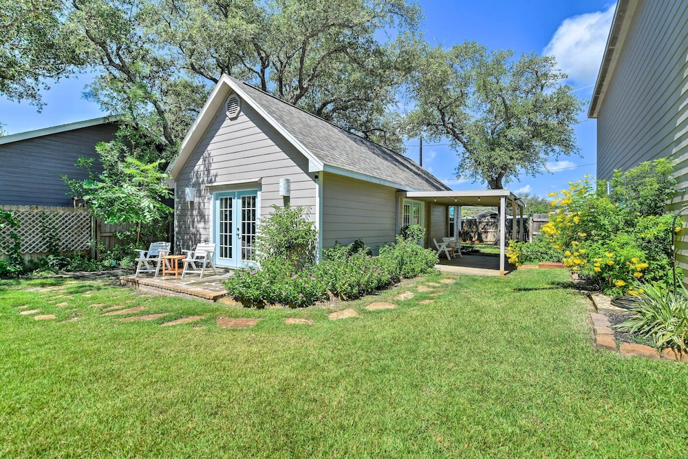 Outdoor Oasis & Grills: Ultimate Rockport Home! view 4