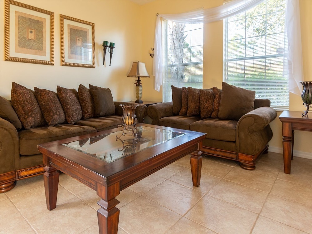 7 Bedrooms in Large Private Vacation Home by Florida Dream Homes - Image 5