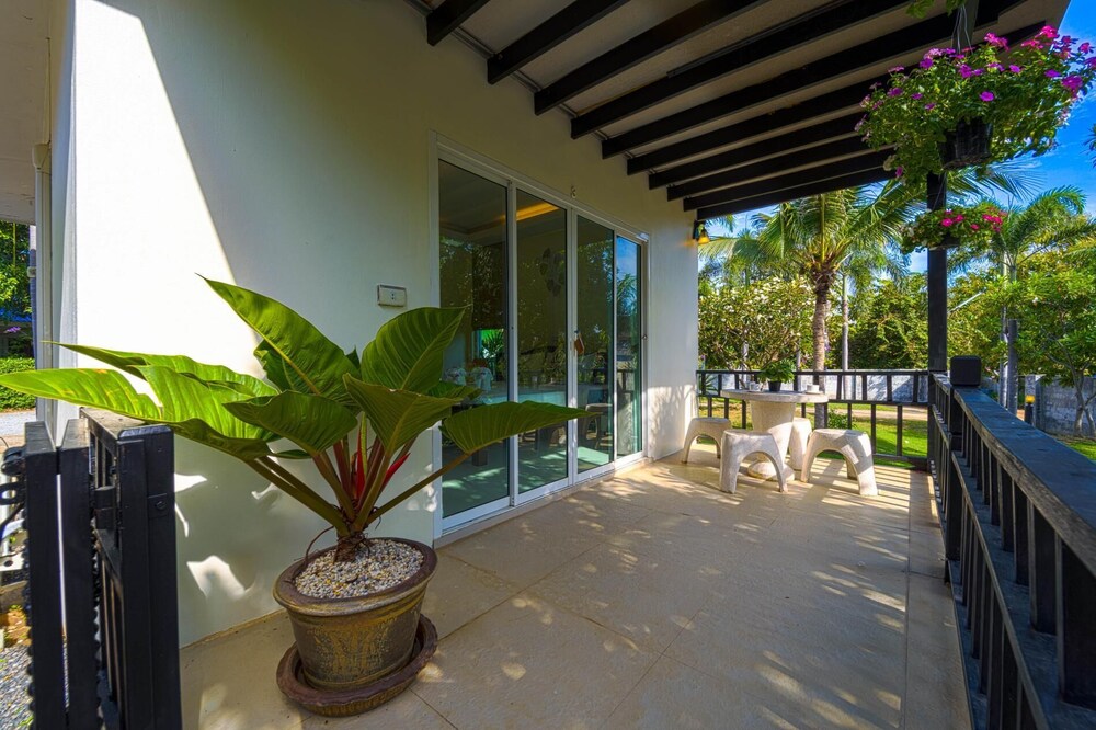Fantastic 7 Bungalow Private Resort BR7