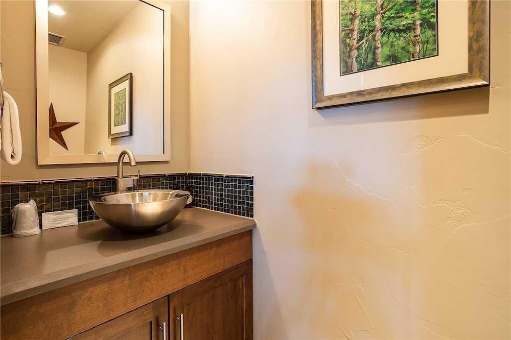 Howelsen Place H307a - Property Image 8