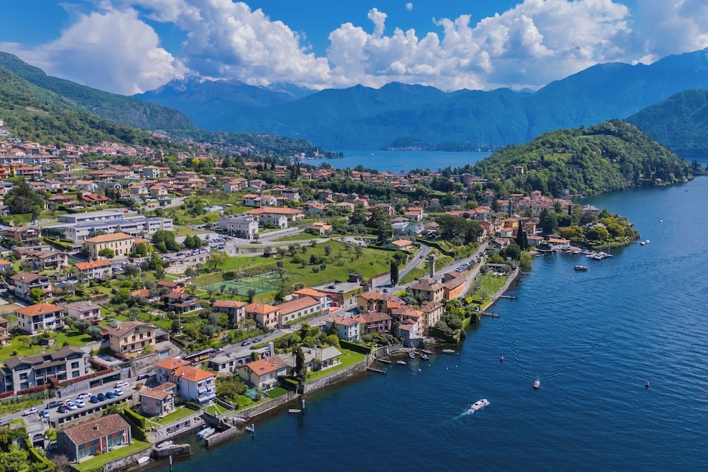 Mulino Vista Lake by Rent all Como