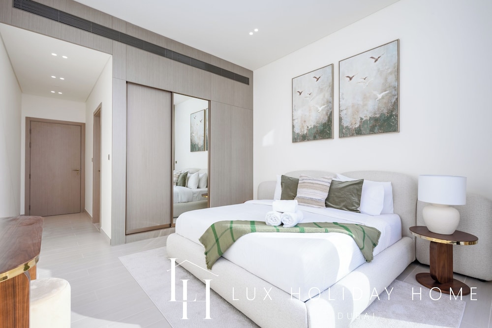 LUX The Phantom Sky Pool Suite