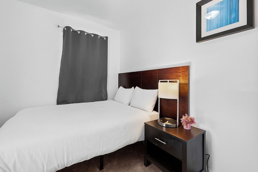 New Downtown Lux 3BR Free Parking, AC & Wi-fi