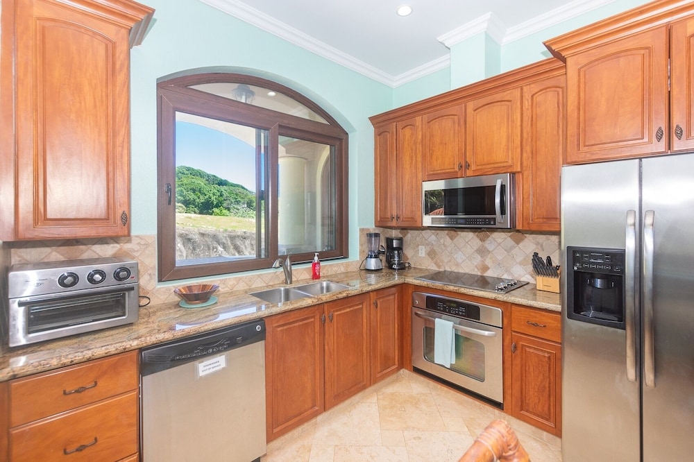 Keyhole Bay Condo 10 1 Bedroom Condo by RedAwning view 5
