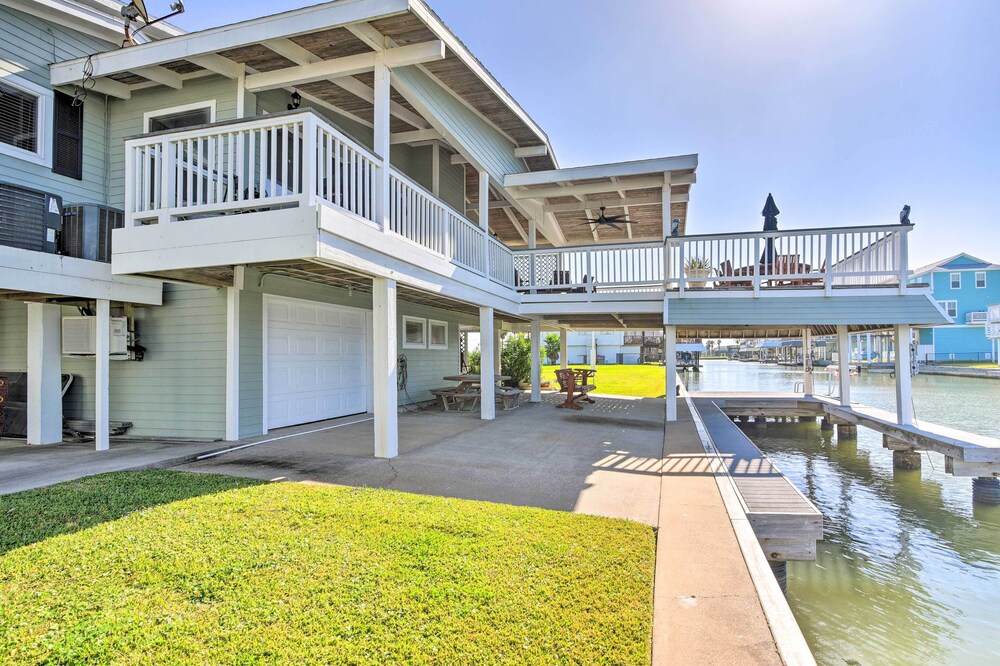 Waterfront Deck: Charming Galveston Home! view 3