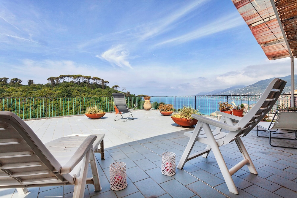 Stunning Sea View Apartment in Camogli view 5