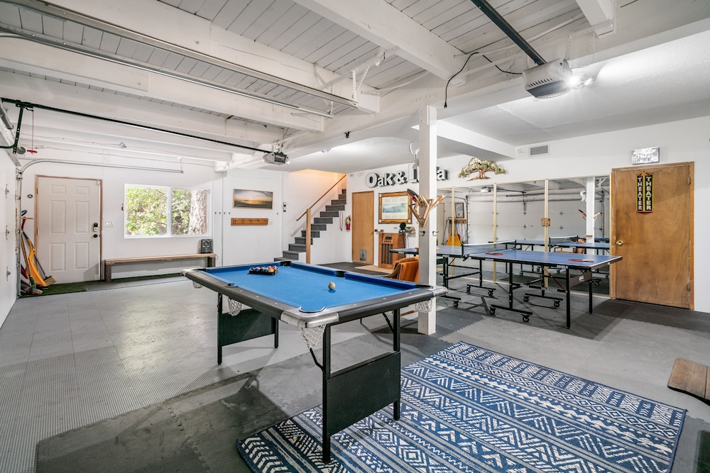 Oak and Luna by Avantstay Beautiful Big Bear Home w Hot Tub Home Theatre Ping Pong