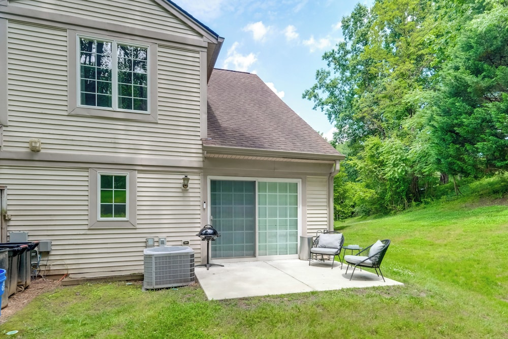 8 Mi to Dtwn Silver Spring: Convenient Condo