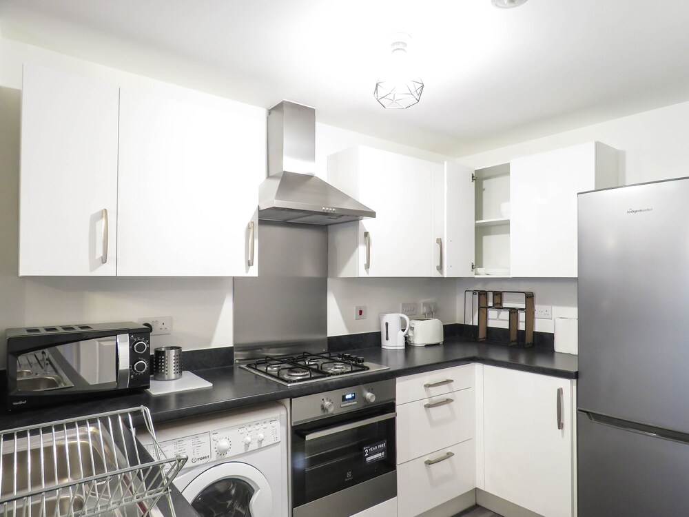 Tudors eSuites Birmingham Townhouse Private Garden Free Parking