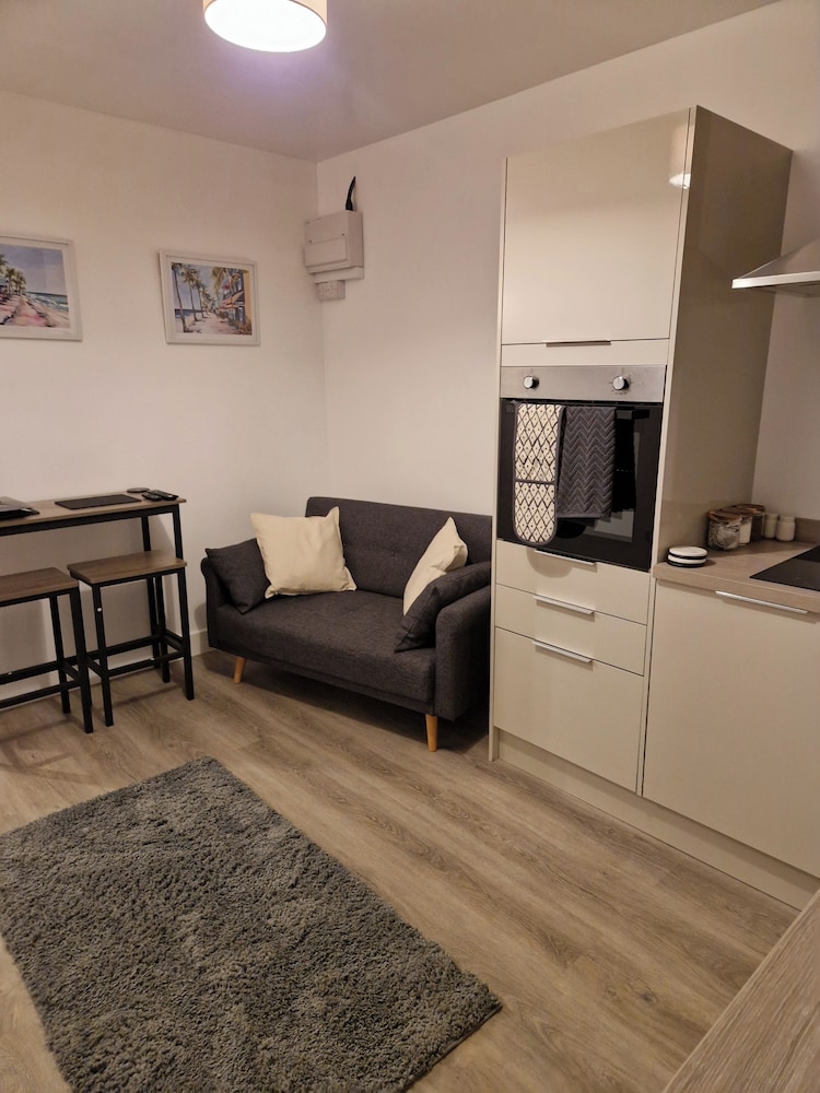 Cozy Apartment at Highbanks The Annex