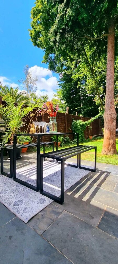 Stylish 3 Bedroom Townhouse in Brockley With Large Garden