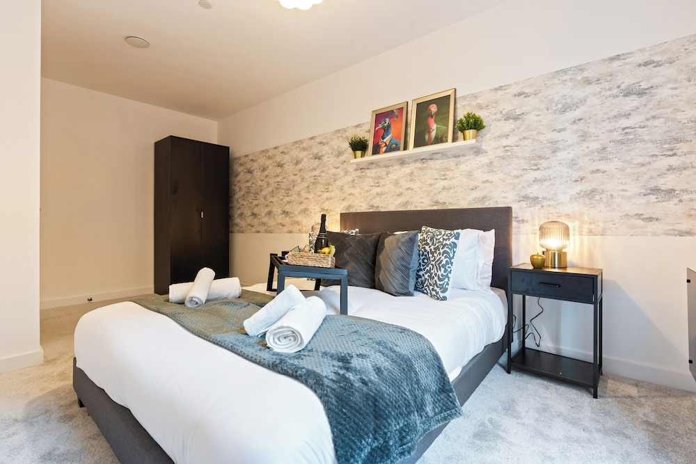Camden Drive City Apartment