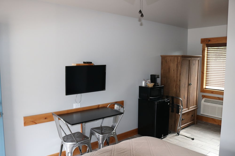 Columbine Inn