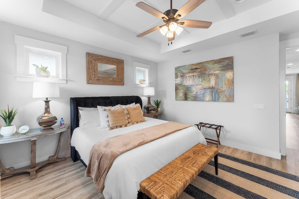 Pool, Patio & Outdoor Dining + Walk to Shore, Pier Park Sanctuary on Sands