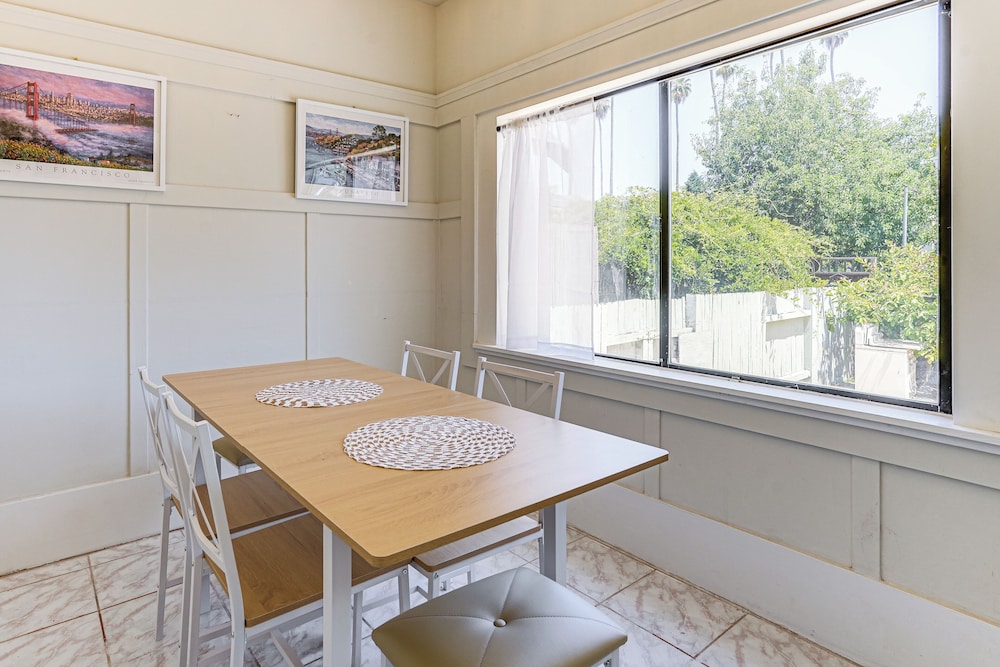 Stroll to SF Bay Beaches! Cozy Home in Alameda