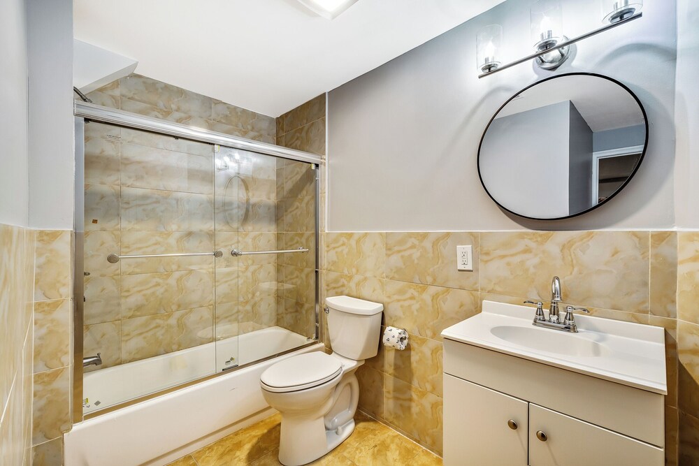 Fantastic 1BD Apt Next to the Convention Center and Reading Terminal view 5